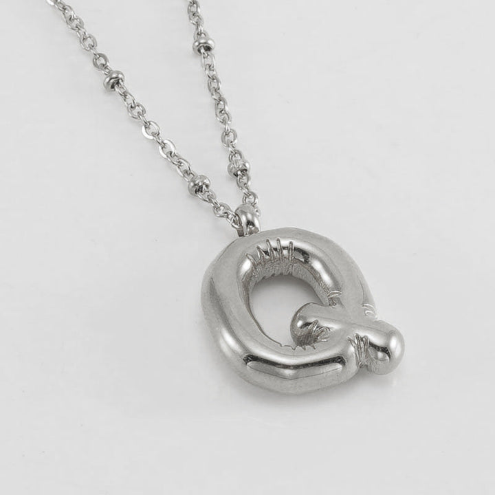 Irena – Collar dorado con charm de inicial