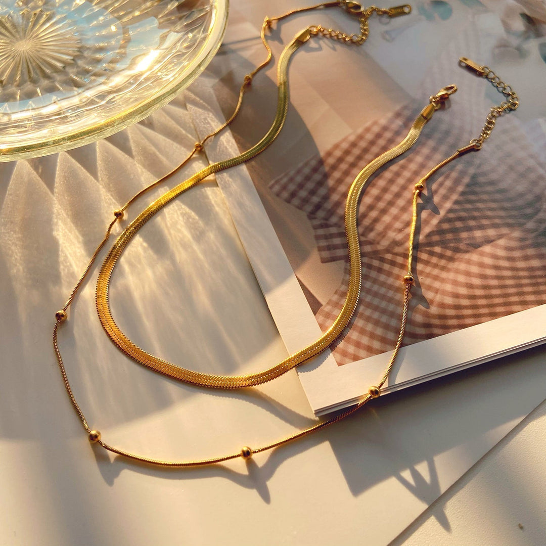 Klára – Collar de oro de dos capas con un diseño moderno y elegante.