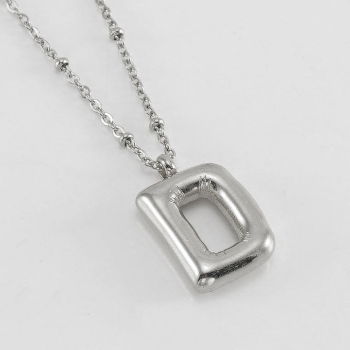Irena – Collar dorado con charm de inicial