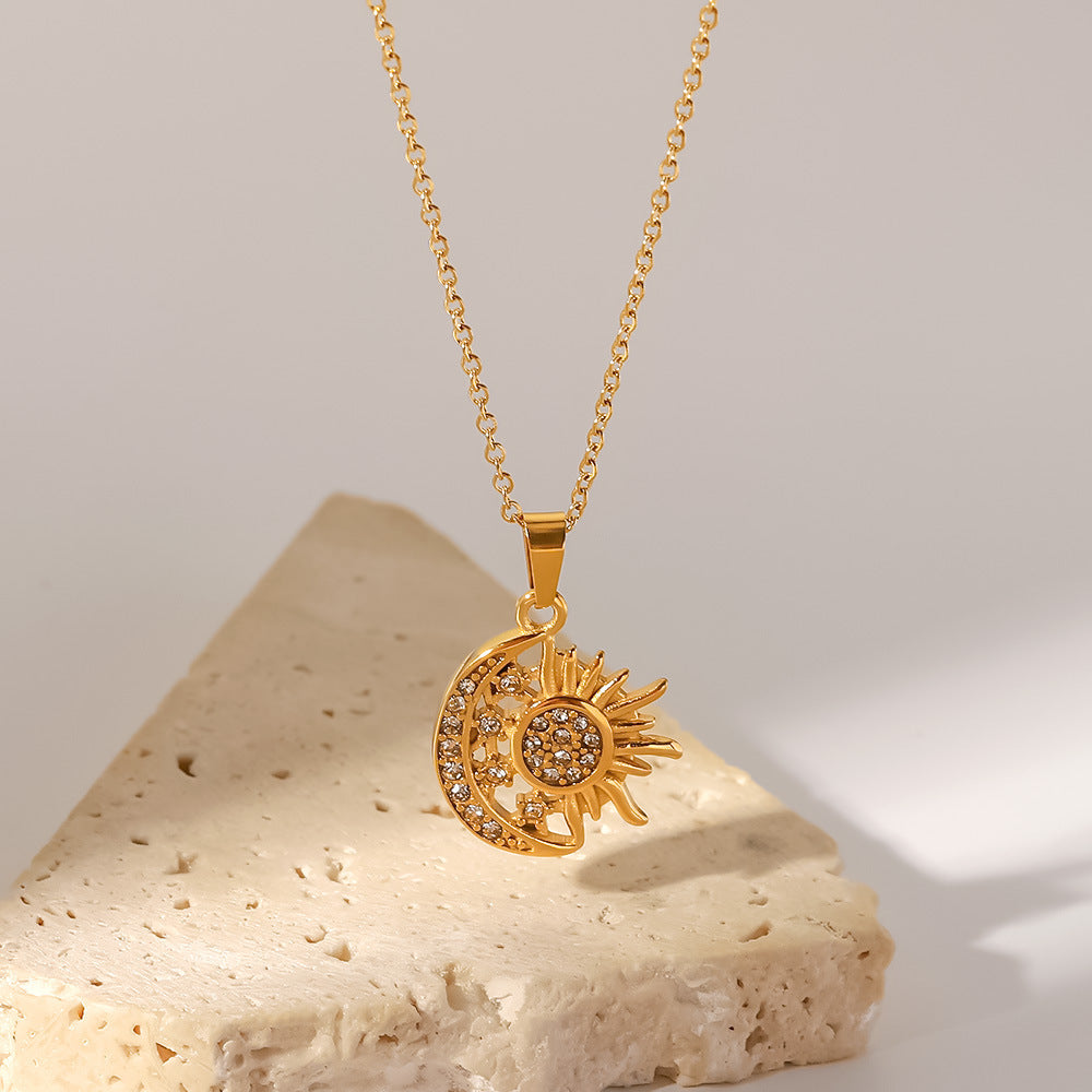 Elisabeth – Collar dorado con encantos simbólicos