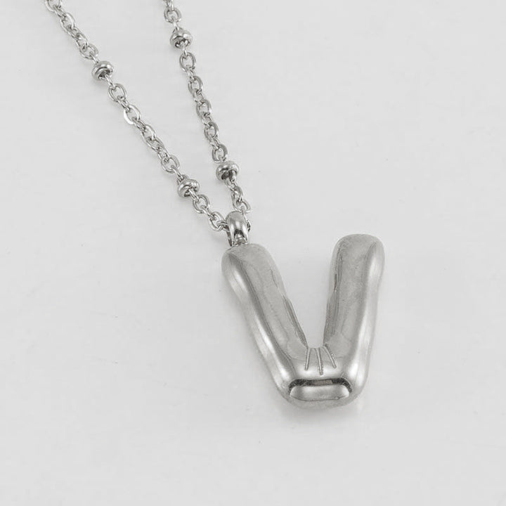 Irena – Collar dorado con charm de inicial