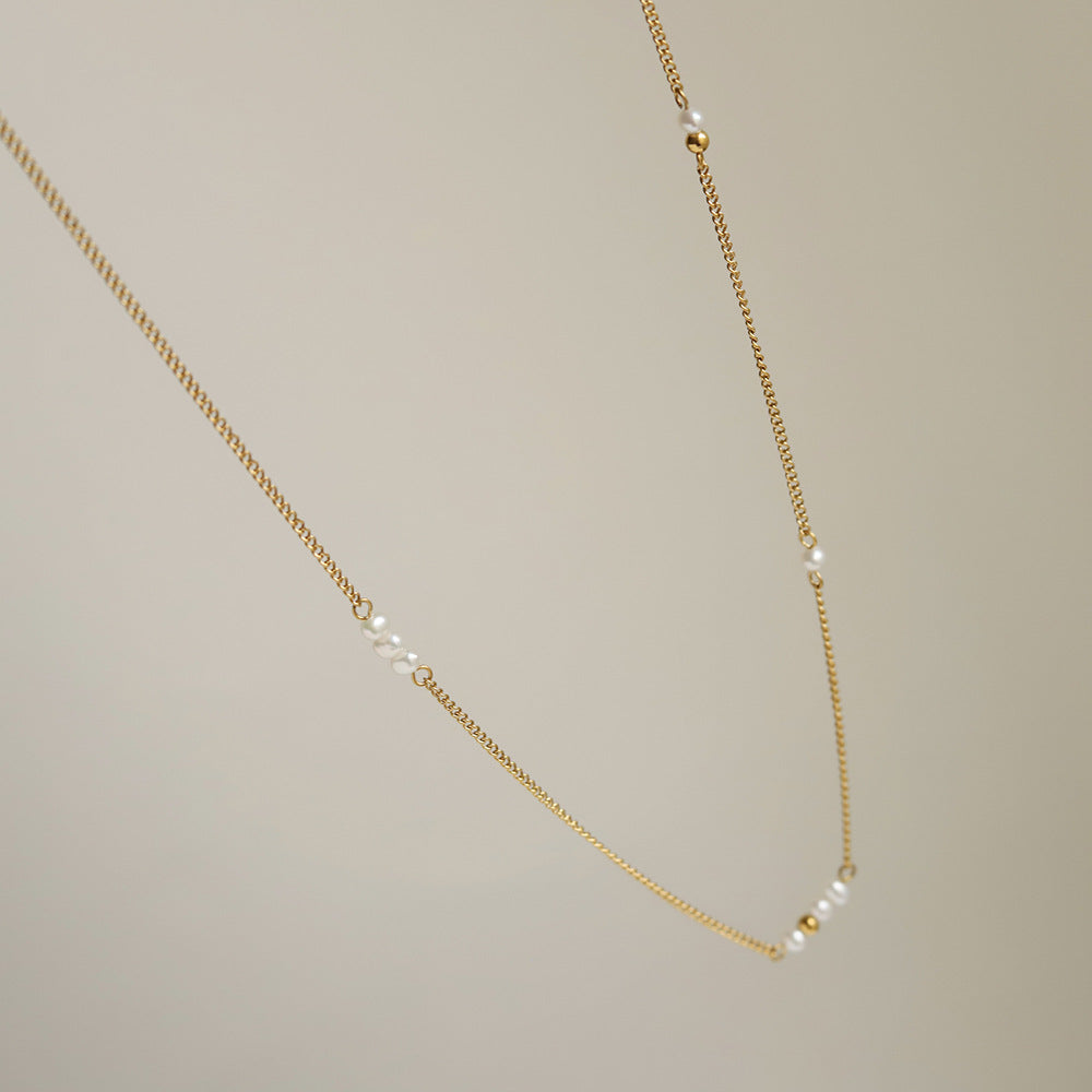 Rosa - Collar Delgado Dorado en Estilo Clásico