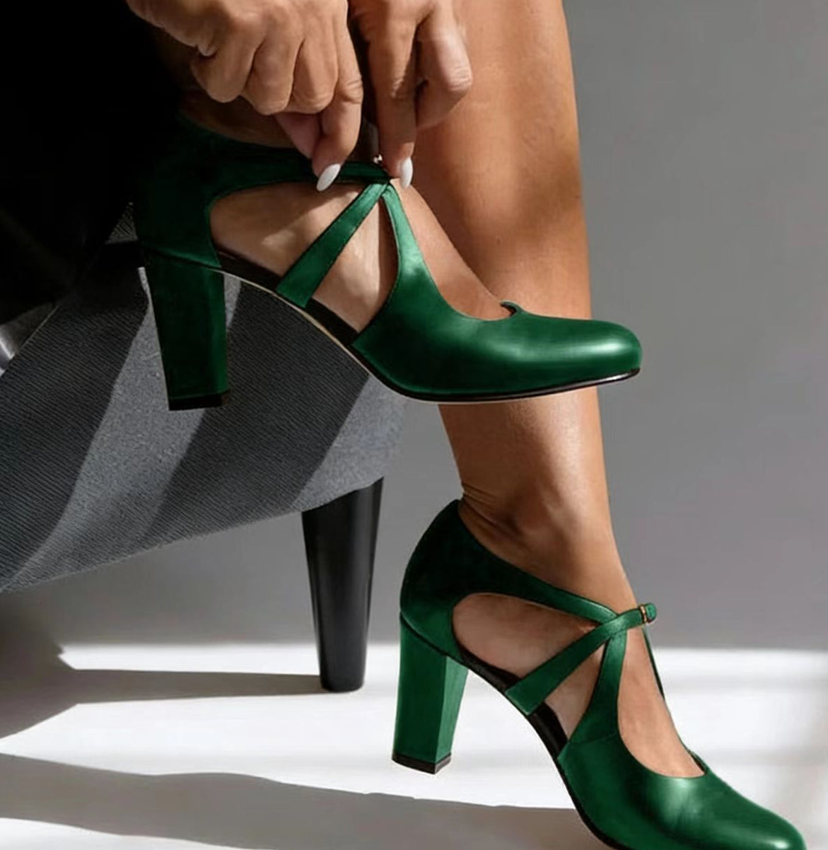 Herminia · Zapato de Piel con Tira y Tacón de Bloque - Raúl & Sara Madrid