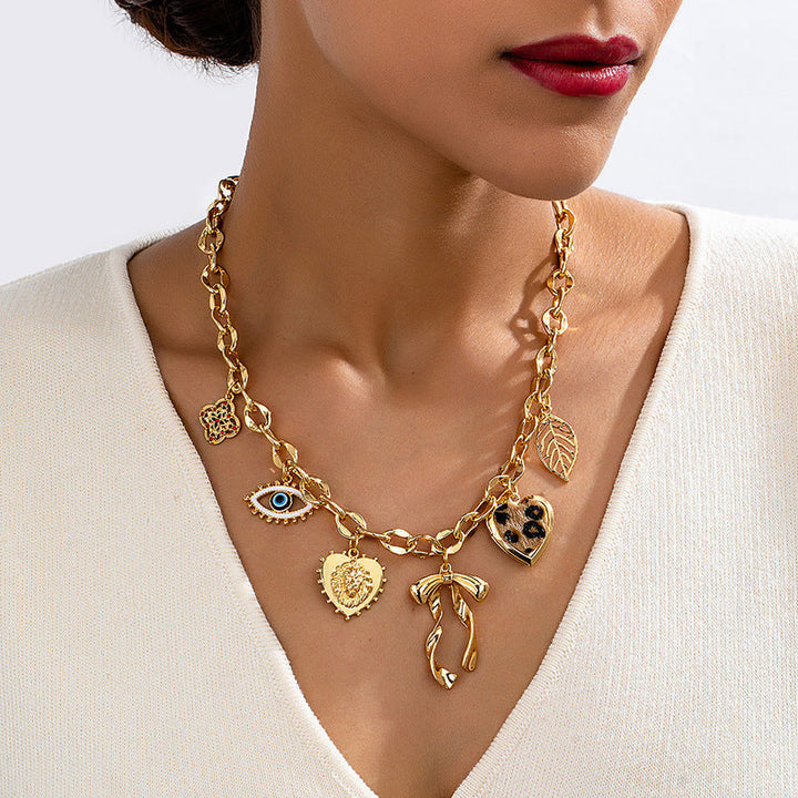 Lena – Collar dorado con adornos de piedra