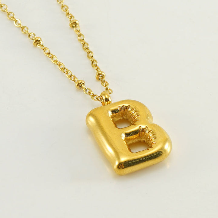 Irena – Collar dorado con charm de inicial