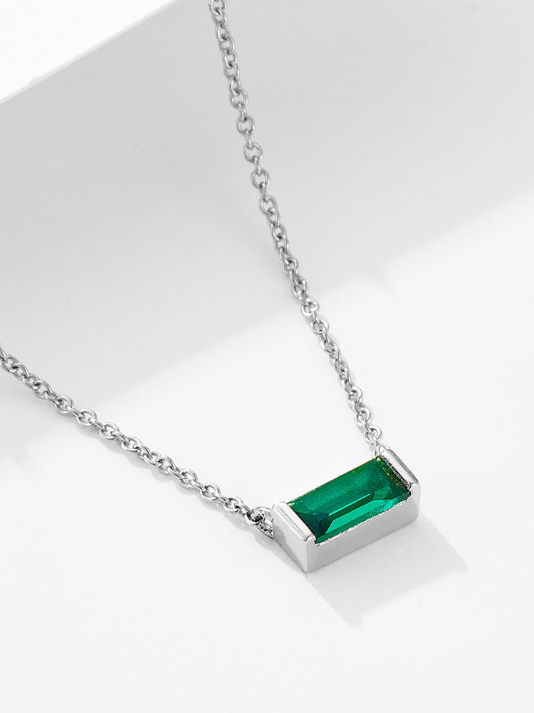 Livia – Collar de plata con delicado colgante