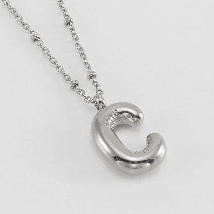 Irena – Collar dorado con charm de inicial