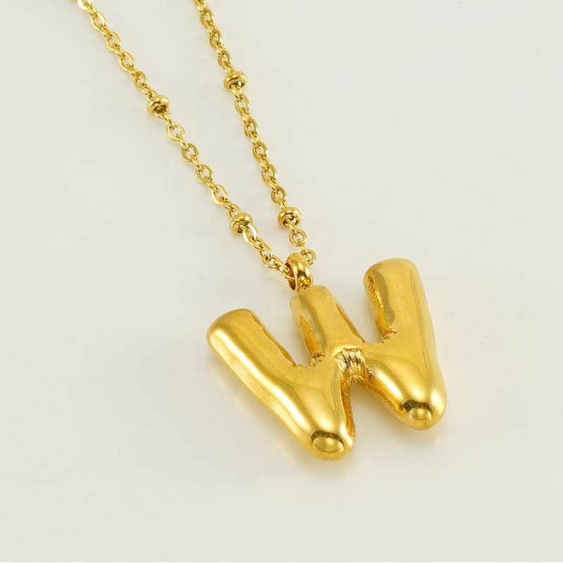Irena – Collar dorado con charm de inicial
