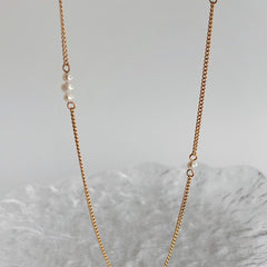 Collar delgado dorado en estilo clásico - Raúl & Sara Madrid