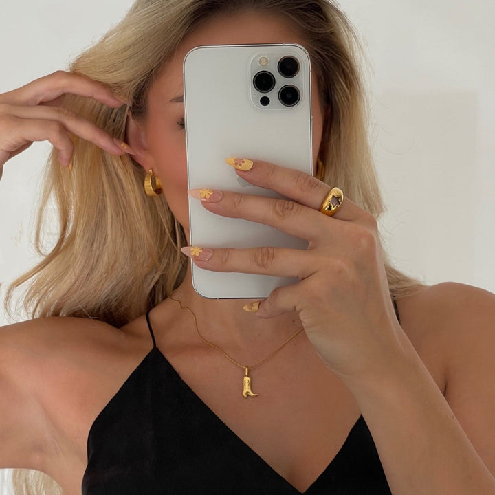 Johana – Collar Elegante con Colgantes Dorados