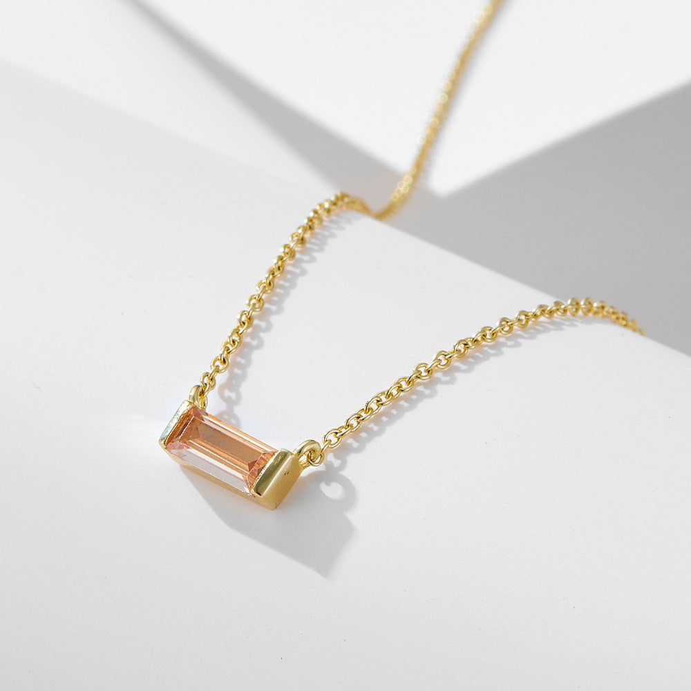 Livia – Collar de plata con delicado colgante