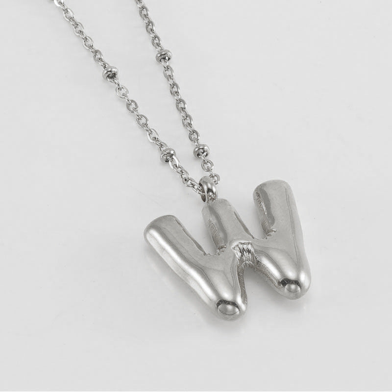Irena – Collar dorado con charm de inicial