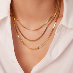 Collar dorado en capas delicado - Raúl & Sara Madrid