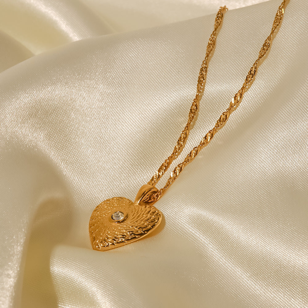 Elisabeth – Collar dorado con encantos simbólicos