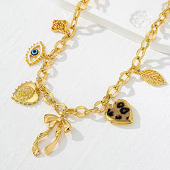 Collar dorado con adornos de piedra - Raúl & Sara Madrid
