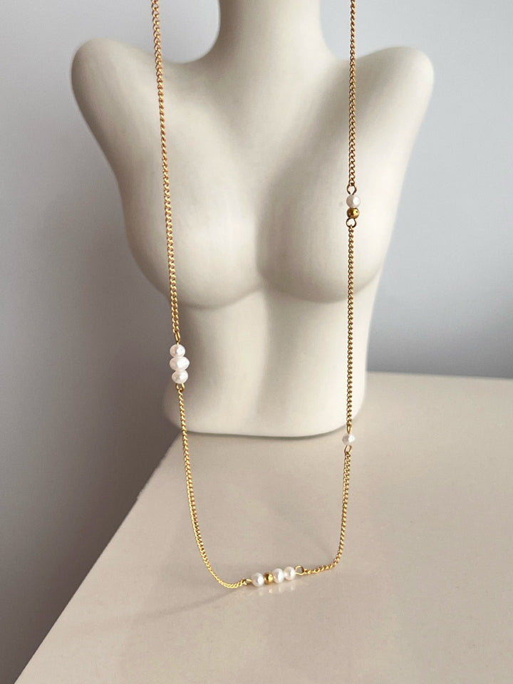 Rosa - Collar Delgado Dorado en Estilo Clásico