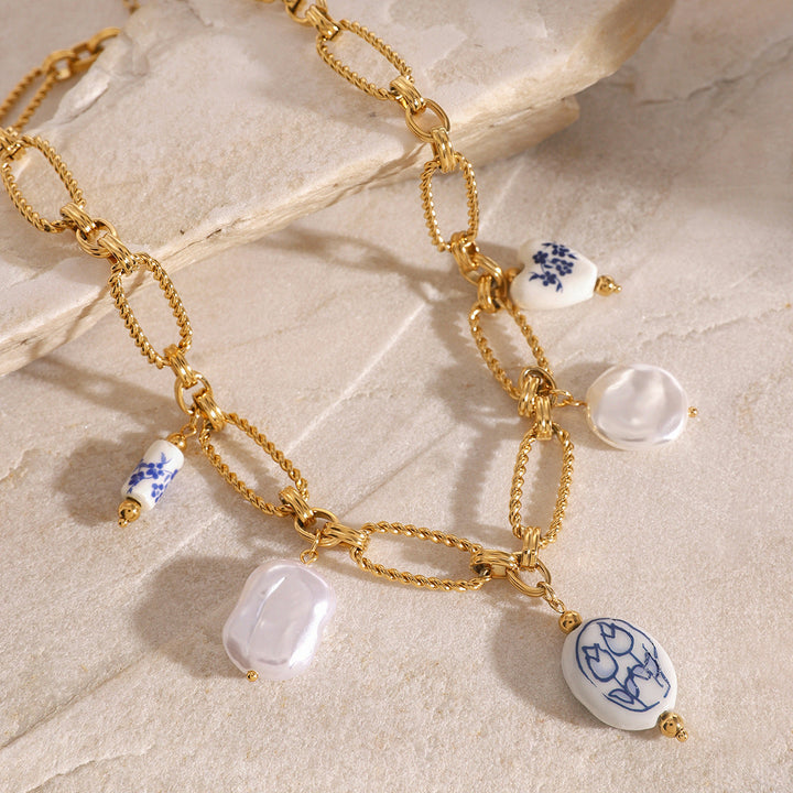 Lena - Collar de oro con adornos de piedra.