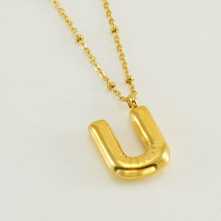 Irena – Collar dorado con charm de inicial