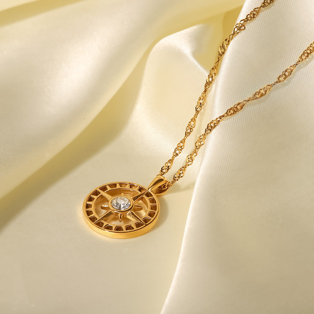 Elisabeth – Collar dorado con encantos simbólicos
