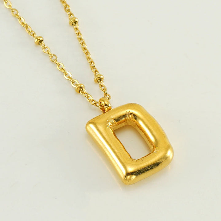 Irena – Collar dorado con charm de inicial