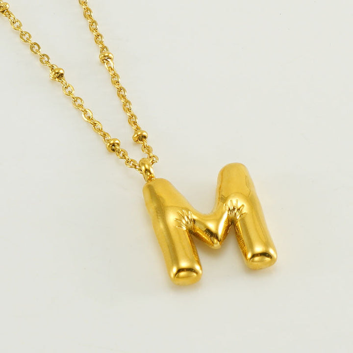 Irena – Collar dorado con charm de inicial
