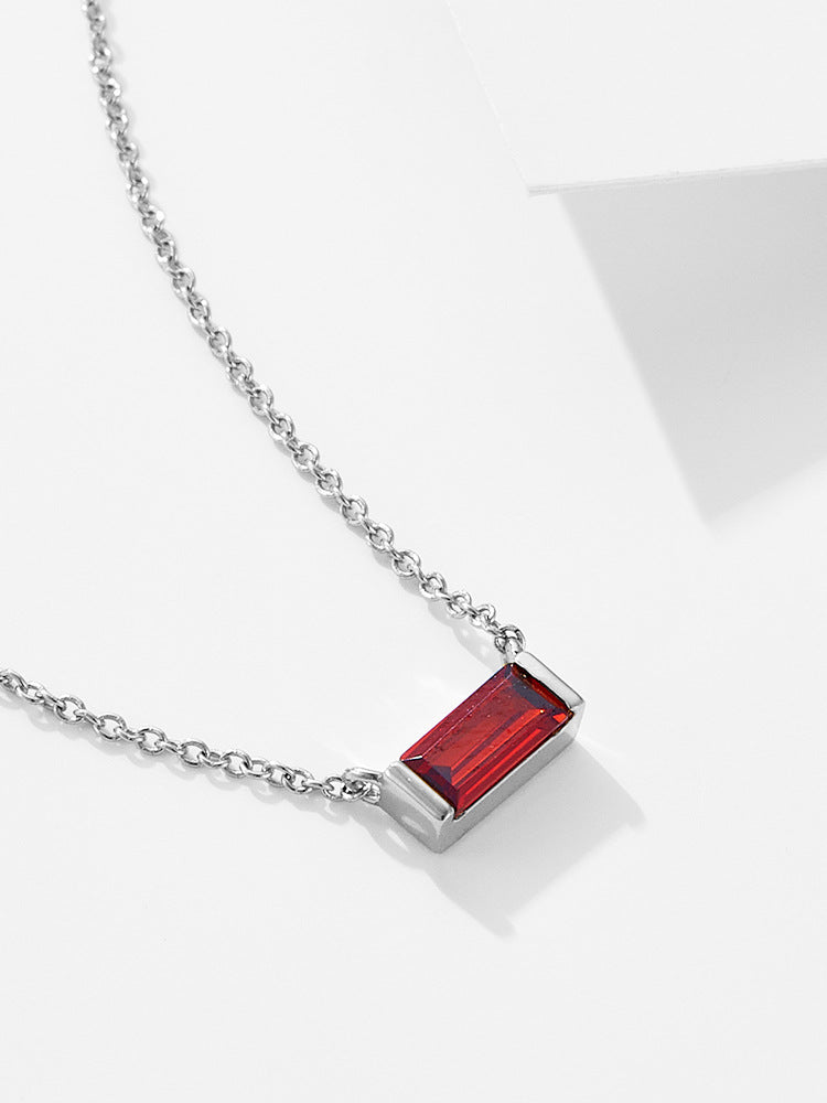 Livia – Collar de plata con delicado colgante