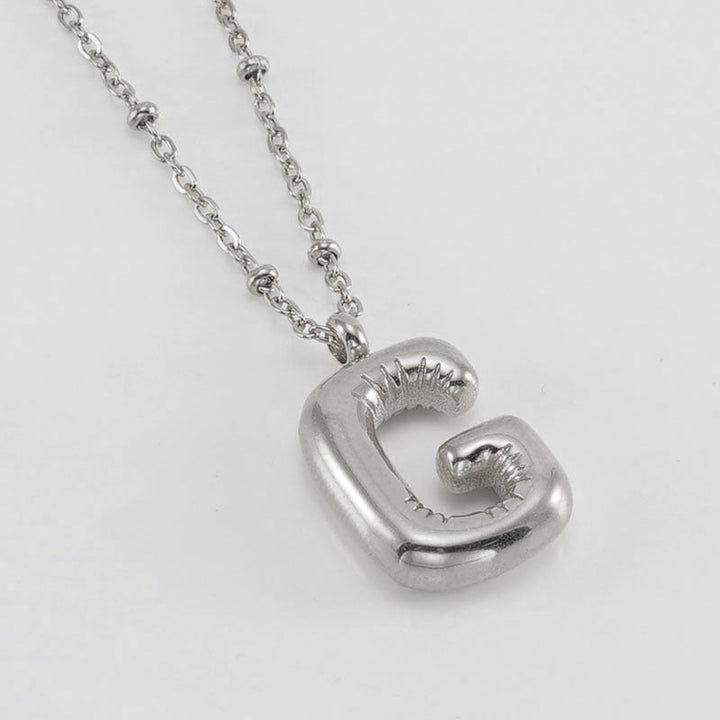 Irena – Collar dorado con charm de inicial