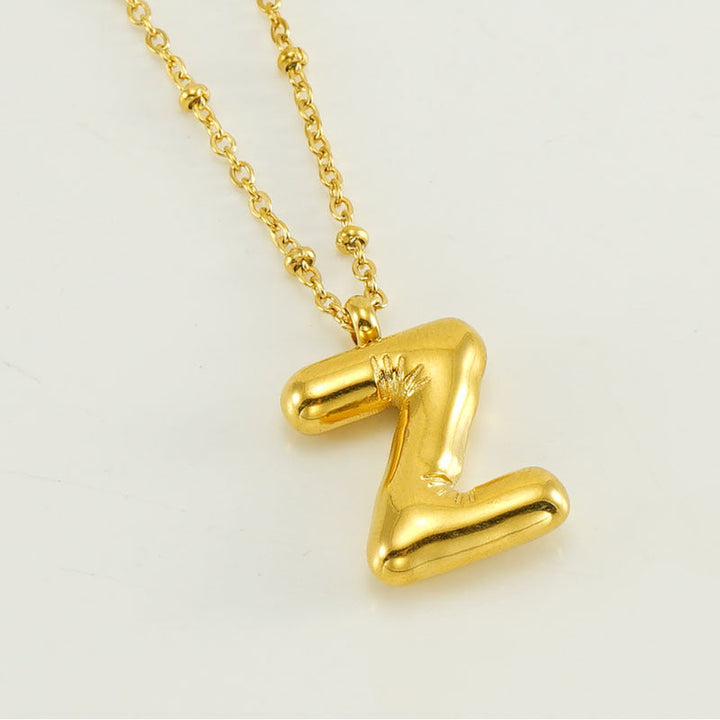 Irena – Collar dorado con charm de inicial