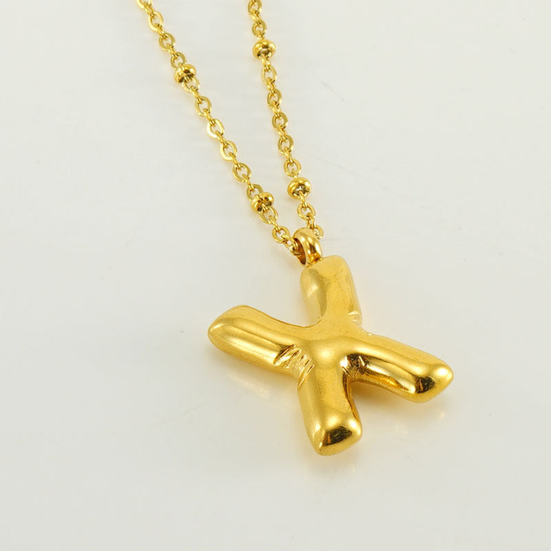 Irena – Collar dorado con charm de inicial