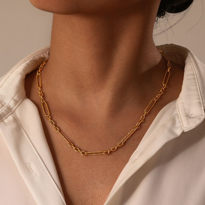 Johanka – Cadena dorada con diseño elegante