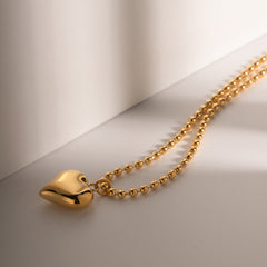 Collar dorado con colgante moderno - Raúl & Sara Madrid
