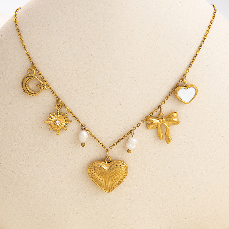 Collar dorado delicado con pequeños colgantes - Raúl & Sara Madrid