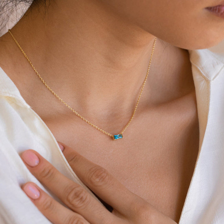 Livia – Collar de plata con delicado colgante