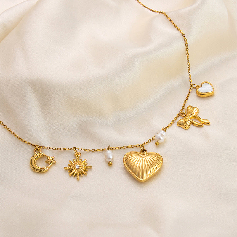 Collar dorado delicado con pequeños colgantes - Raúl & Sara Madrid