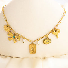 Collar dorado delicado con pequeños colgantes - Raúl & Sara Madrid
