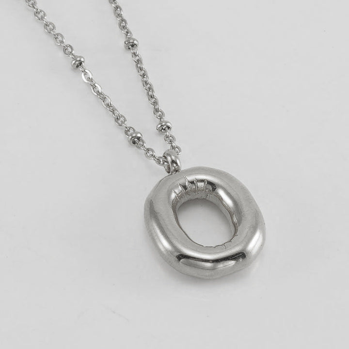 Irena – Collar dorado con charm de inicial