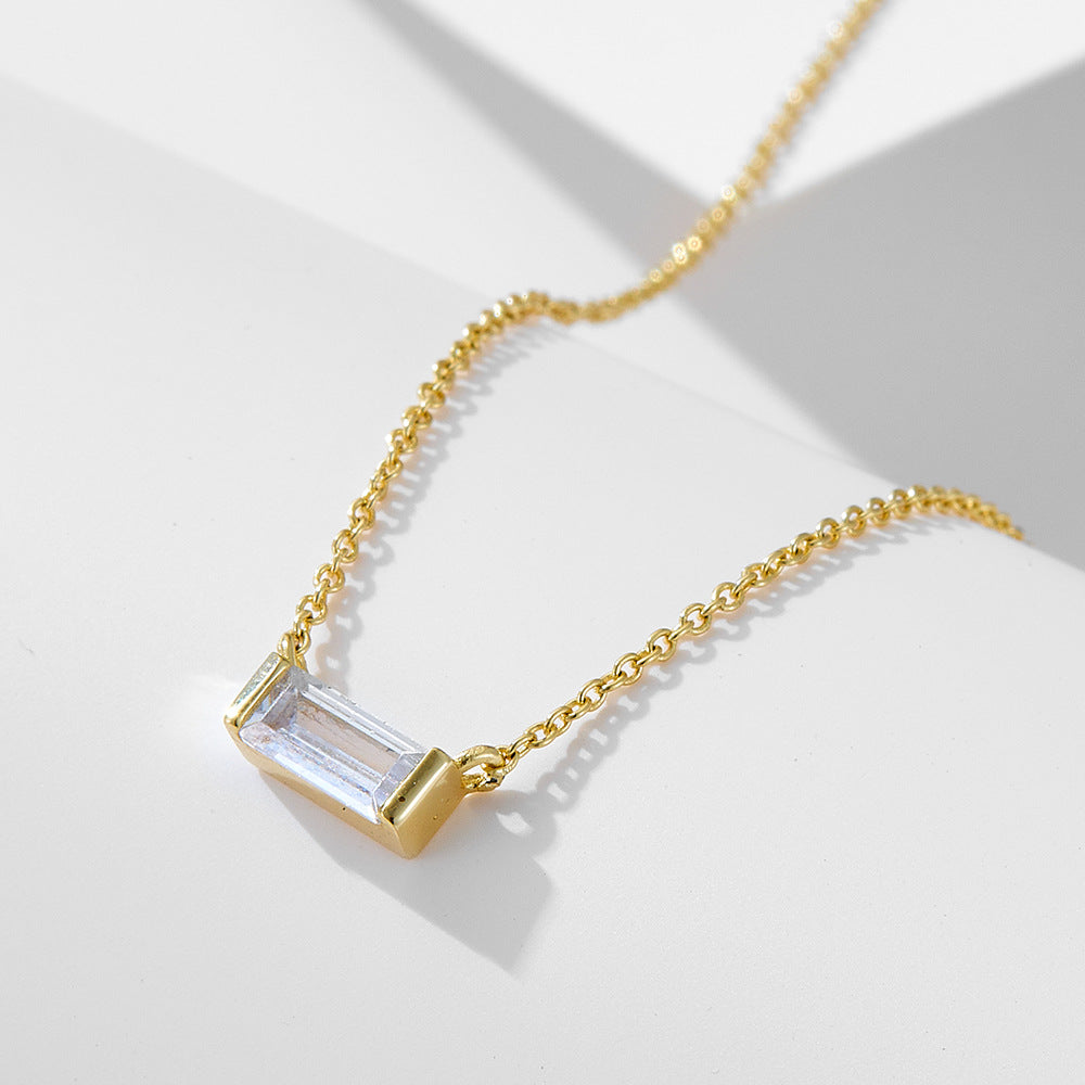 Livia – Collar de plata con delicado colgante