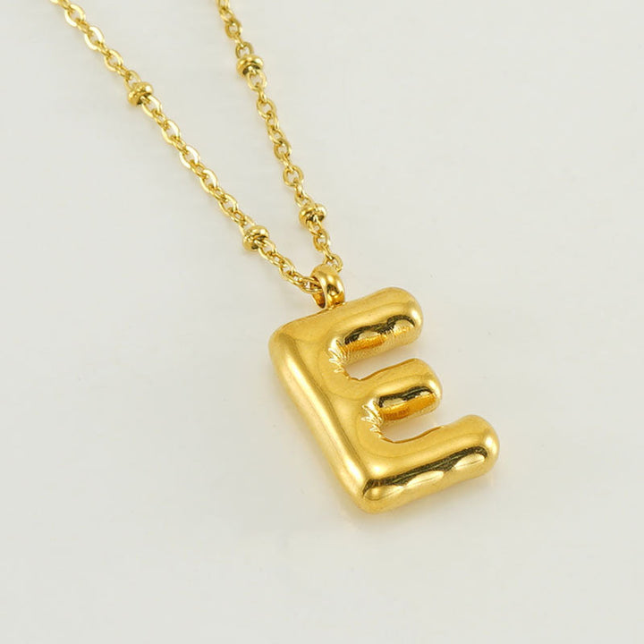 Irena – Collar dorado con charm de inicial