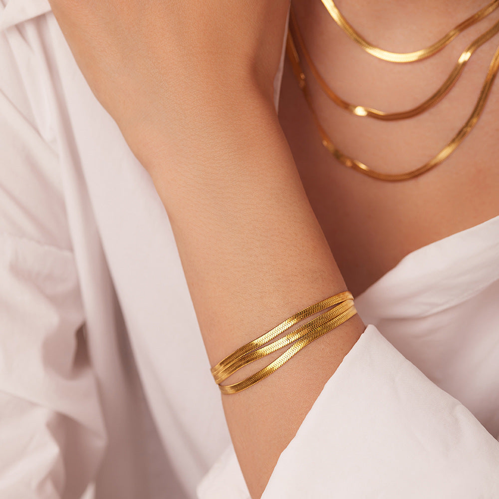 Collar dorado en capas delicado - Raúl & Sara Madrid
