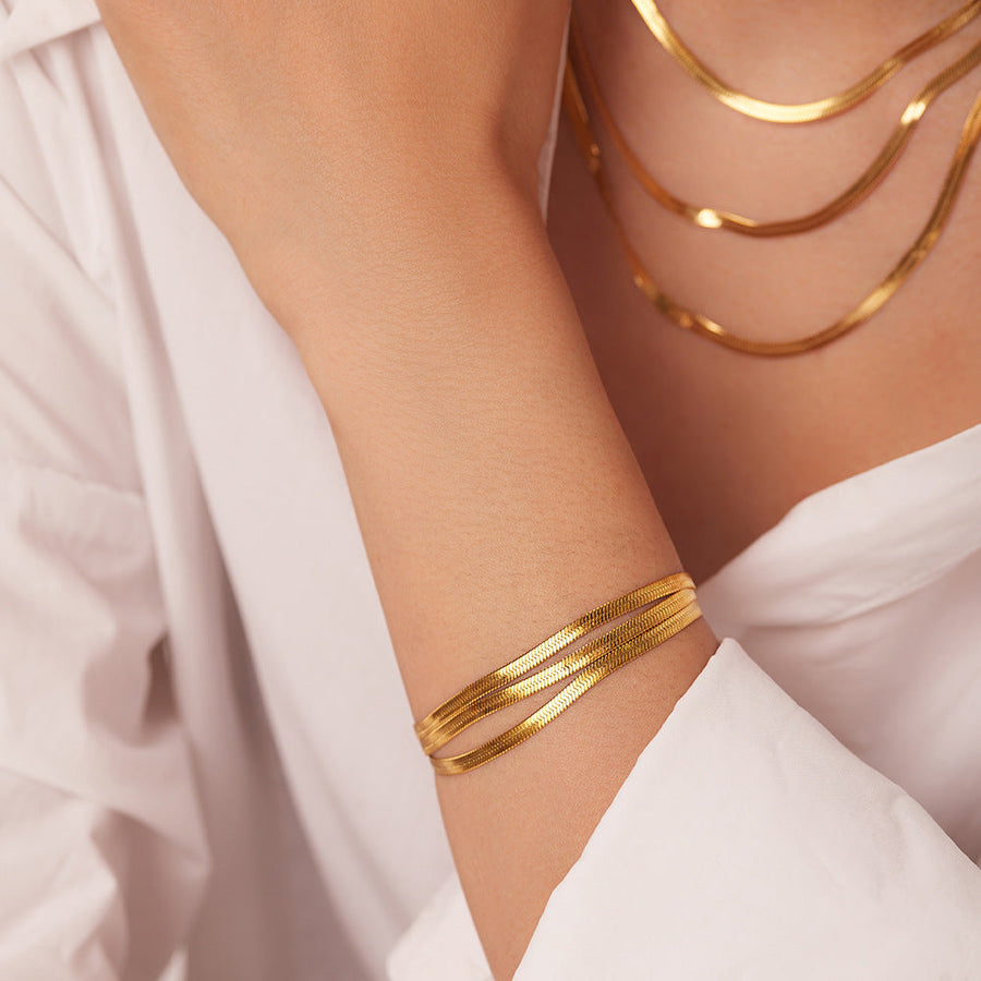 Collar dorado en capas delicado - Raúl & Sara Madrid