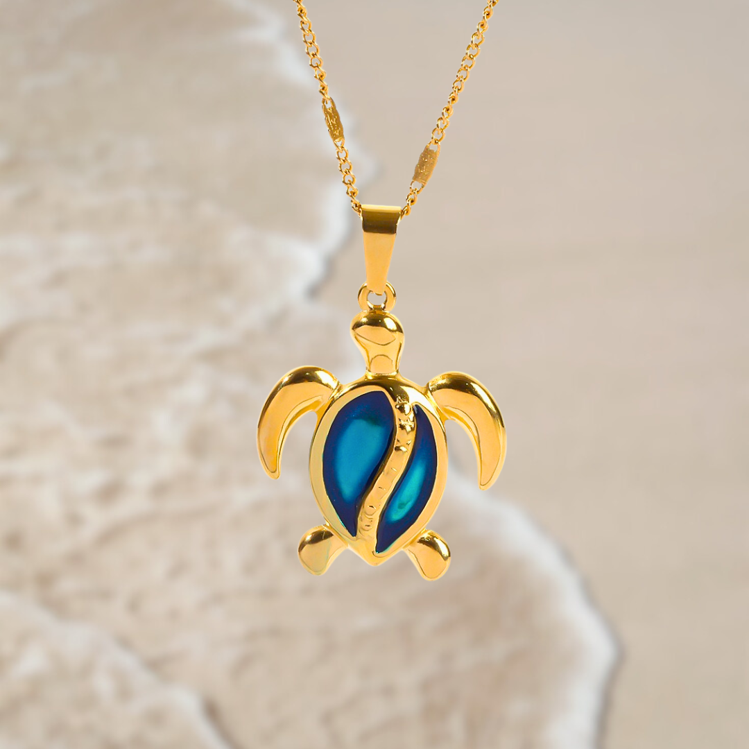 Maja – Collar dorado con medallón circular