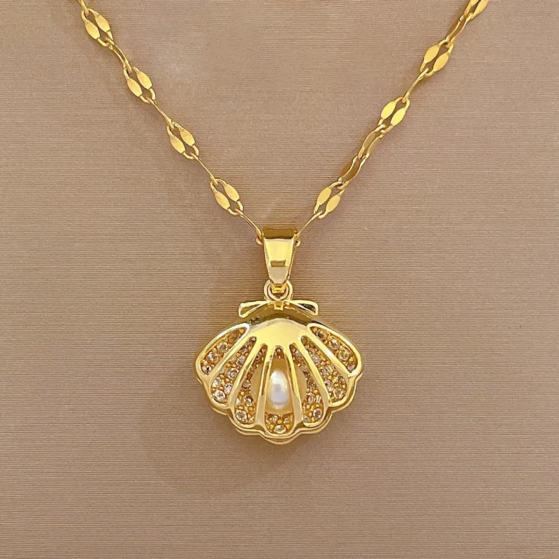 Beatrix – Collar dorado con colgante de moneda