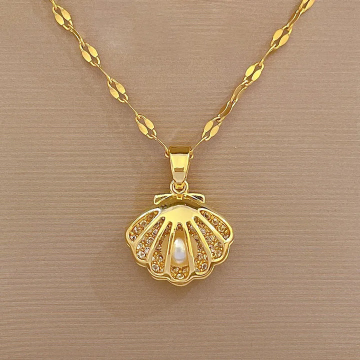 Beatrix – Collar dorado con colgante de moneda