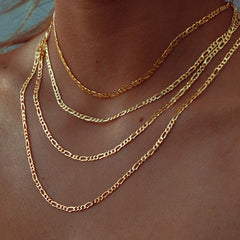 Collar dorado de diseño minimalista con eslabones - Raúl & Sara Madrid