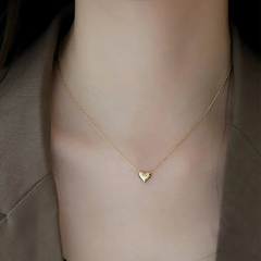 Collar dorado con colgante circular - Raúl & Sara Madrid