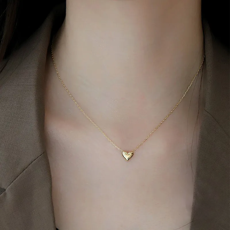 Collar dorado con colgante circular - Raúl & Sara Madrid