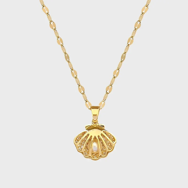 Collar dorado con colgante de moneda - Raúl & Sara Madrid