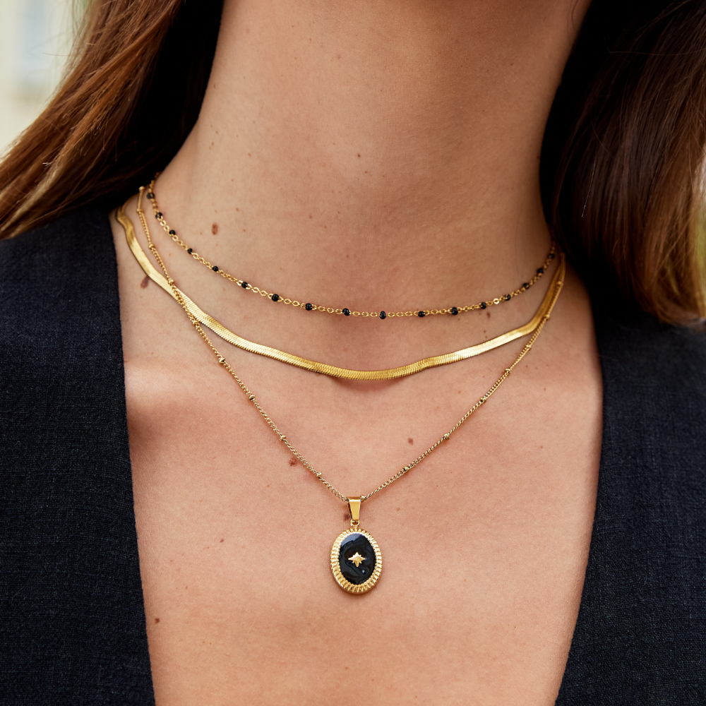 Elisa-Marie – Collana dorata con elegante curvatura