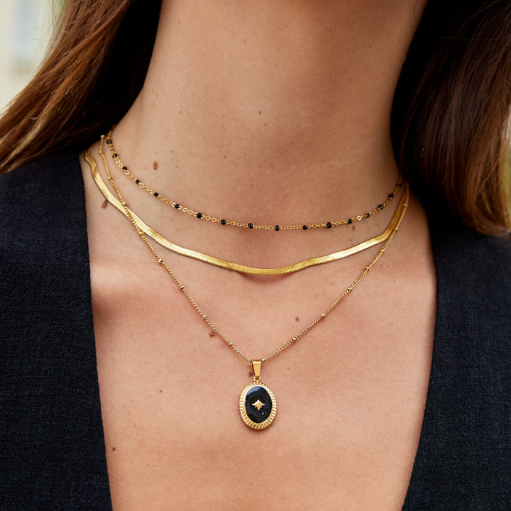 Luzia – Collana dorata a serpente con elegante brillantezza