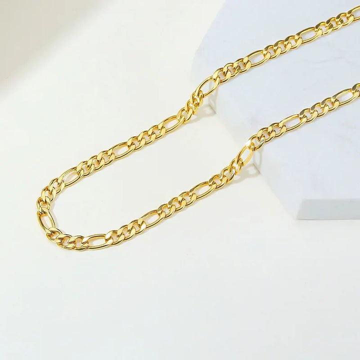 Valerie – Collar dorado de diseño minimalista con eslabones